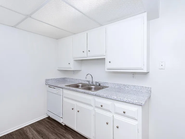 Buena La Vista Apartment Homes — Photo 37