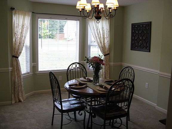 Spacious dining area with bay window