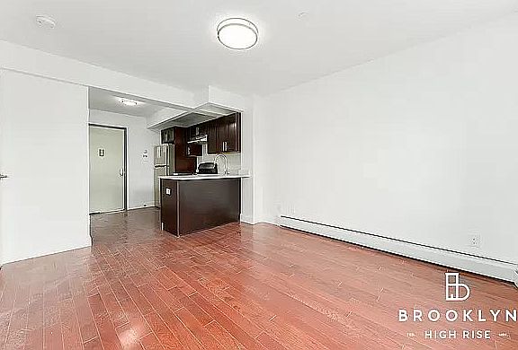 2nd image of 2120 Daly Ave #4R