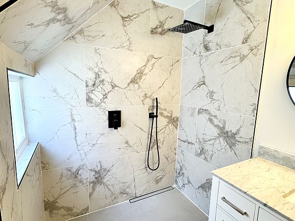 5th image of 2221 Pacific Ave #55