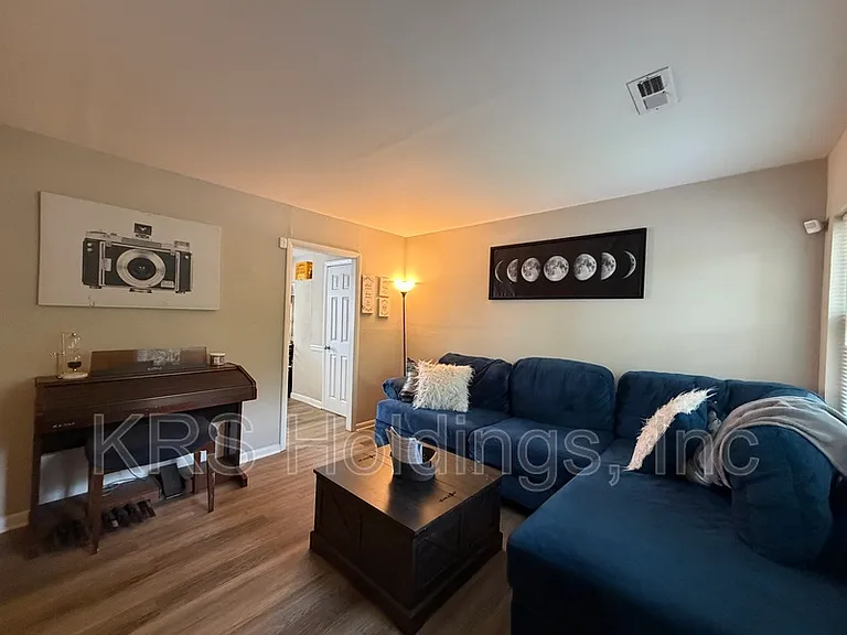 60 Sycamore Ave — Photo 2