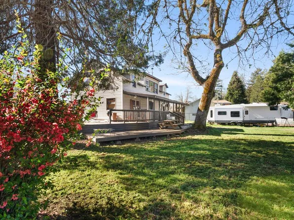 125 Hogue Dr, Selma, OR 97538