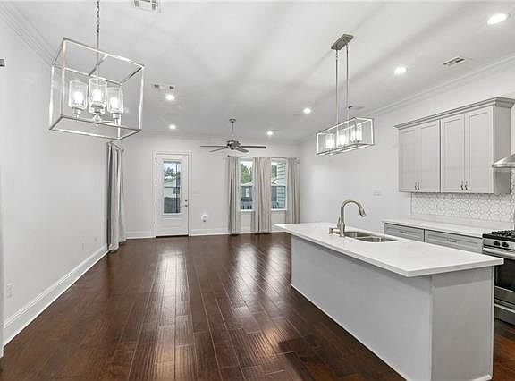 4th image of 2812 Andover St