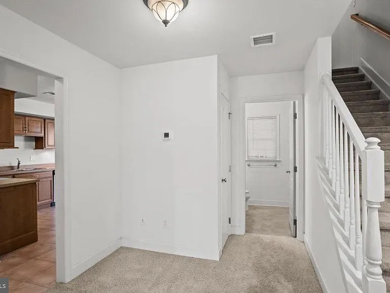 10 Lenox Ct — Photo 5