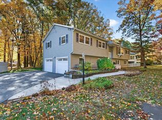 32 Tamarack Ln, Clifton Park, NY 12065