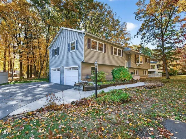 32 Tamarack Lane, Clifton Park, NY 12065