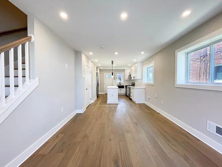 1267 Emerson St NE — Photo 4