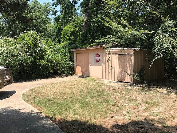 5th image of 130 Oak Dr
