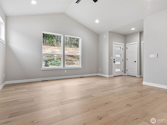 5th image of 4429 Blackstone Way