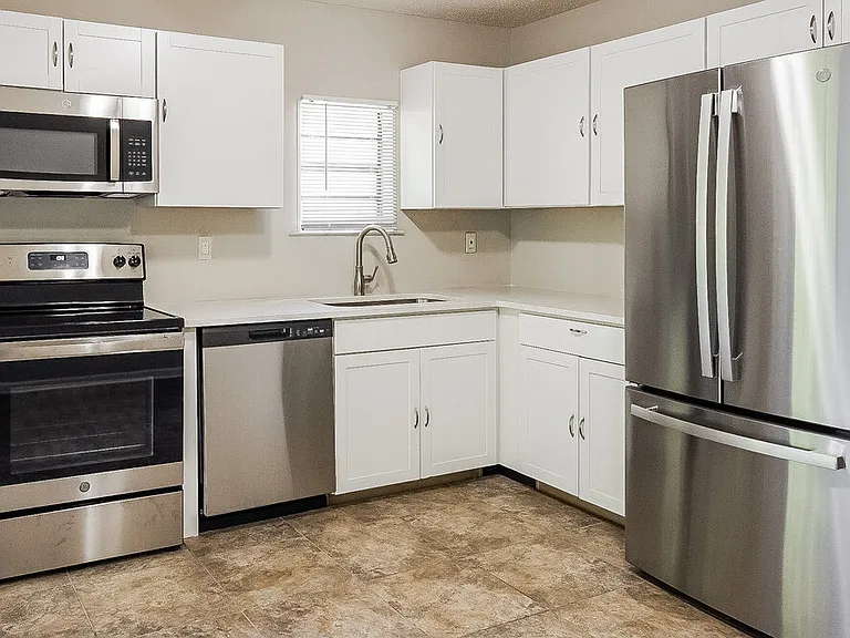 3248 Larrabee Ln — Photo 8