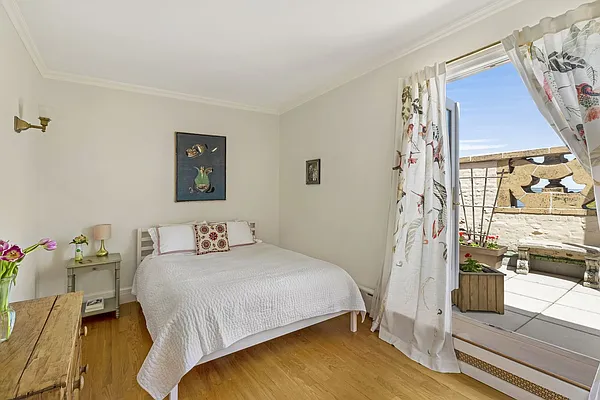 Sold by Compass | media 12