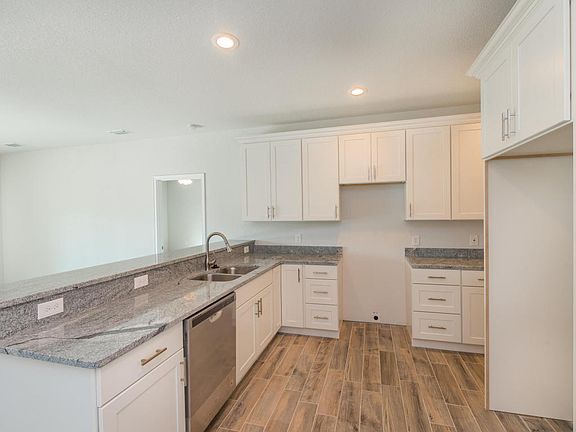 5th image of 314 Trident Ave SE