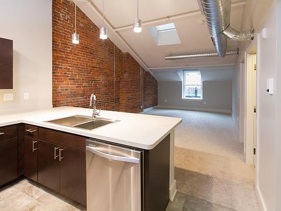 4th image of 176 Franklin St APT 301