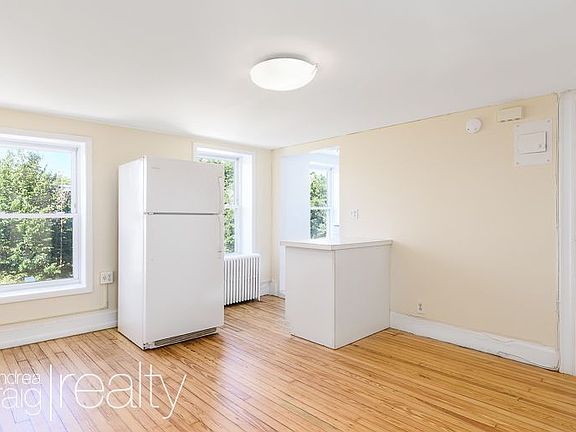 2nd image of 460 Degraw St #2