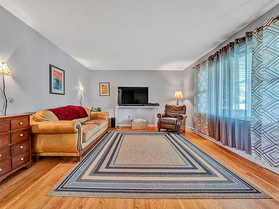 5th image of 5524 Capito St