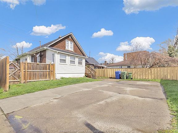 5th image of 3497 Peter St