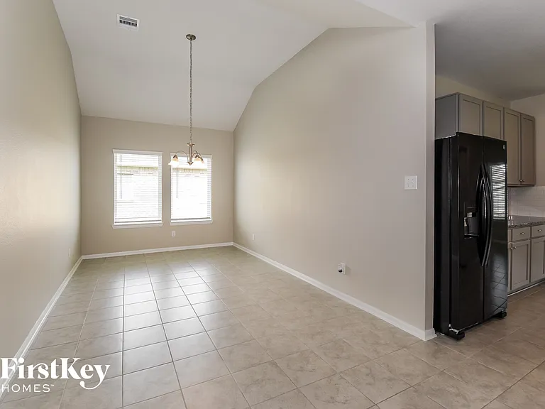 8020 Quartz Ln — Photo 6