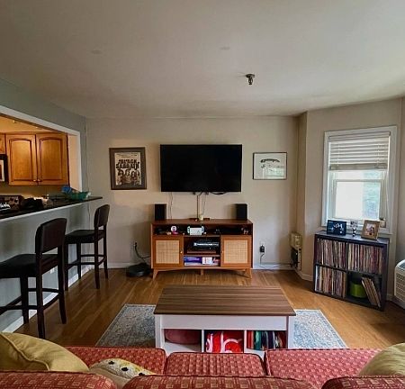 2nd image of 210 2Nd St #2