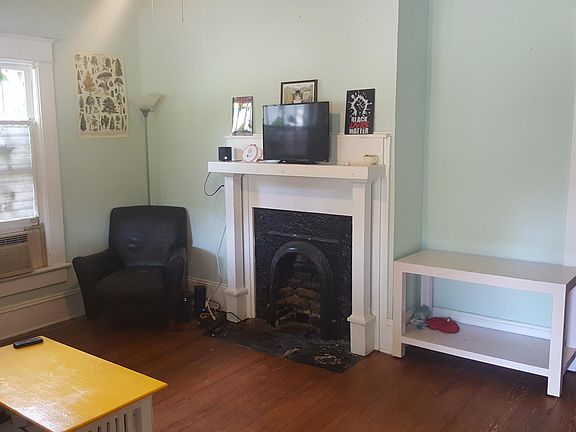 3rd image of 811 Lexington Ave