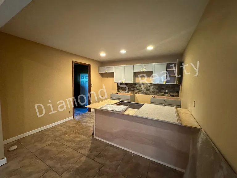 1277 E Wayland St — Photo 3