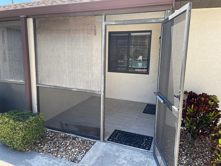 Screened lanai with a fan