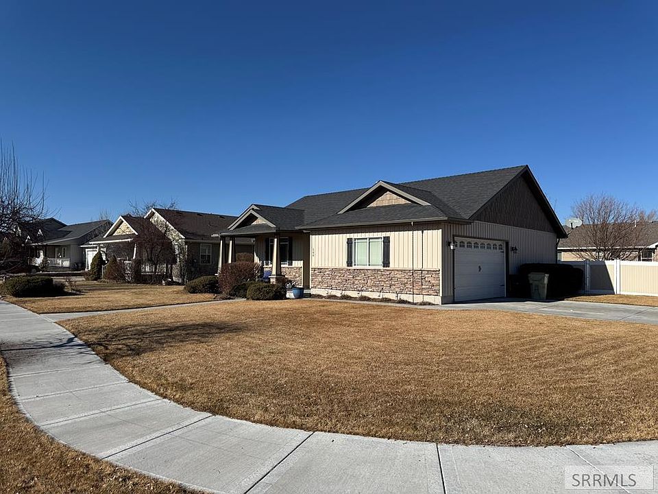 1st image of 586 Bainbridge Ln
