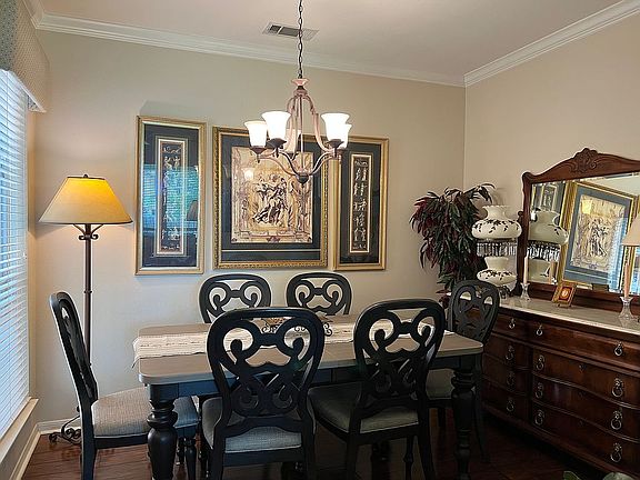 3rd image of 1020 Westend Dr