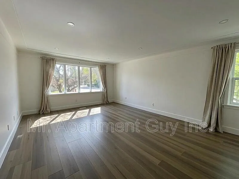 3 bed, 1.0 bath, $2,395 — Photo 2