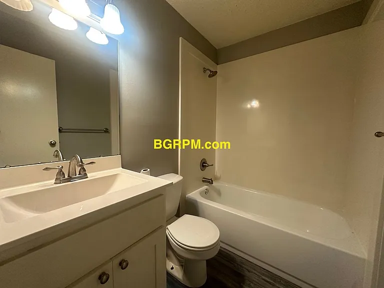 1004 Ferrell Dr — Photo 10