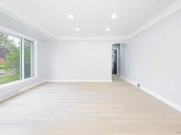 4th image of 11316 Arcola St