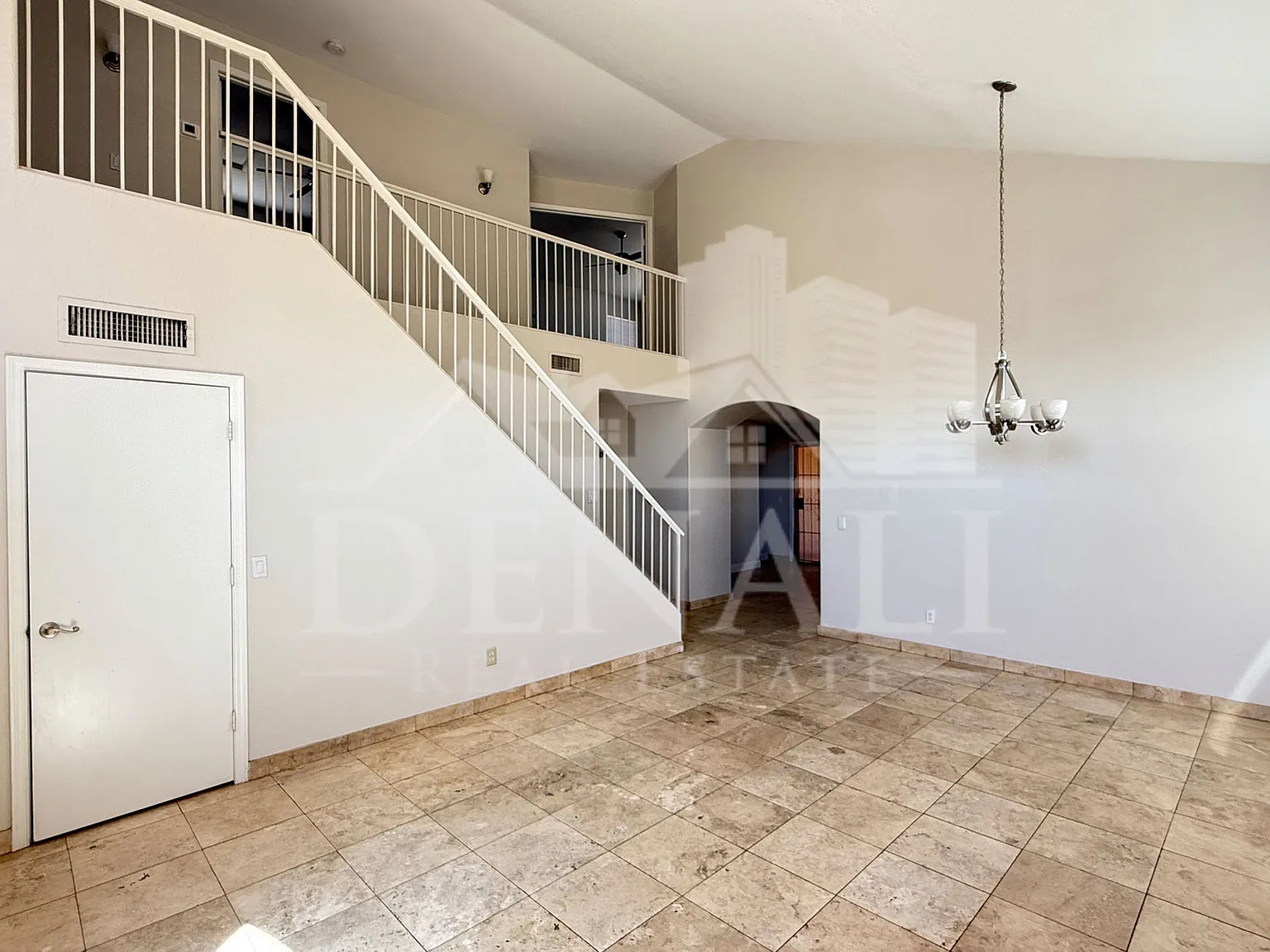 5 bed, 3.0 bath, 2053 sqft, $2,595 — Photo 3
