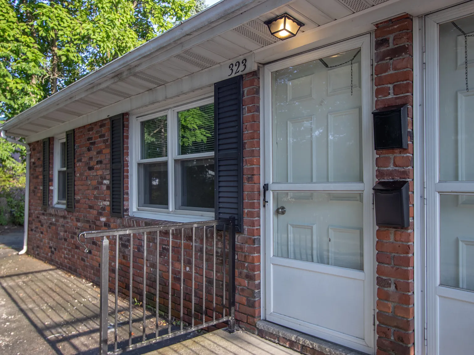 2 bed, 825 sqft, $1,350 — Photo 2