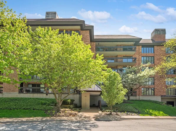 3851 Mission Hills Rd APT 411, Northbrook, IL 60062