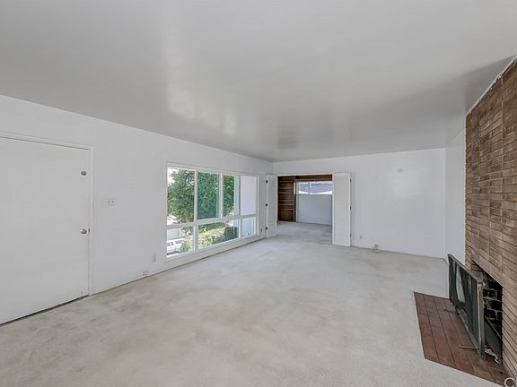 4th image of 321 De La Fuente St