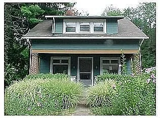 446 Parker St photo 1