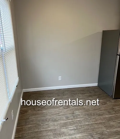 419 W Main St #5 — Photo 2