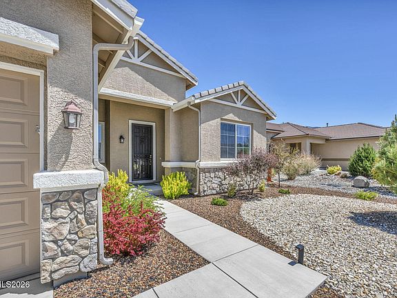 4th image of 124 Maze Ave
