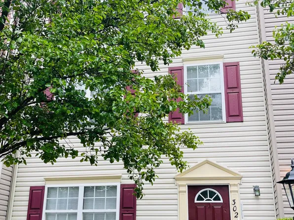 302 Regina Ln, Fredericksburg, VA 22405