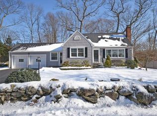 12 Deerwood Ct, Norwalk, CT 06851