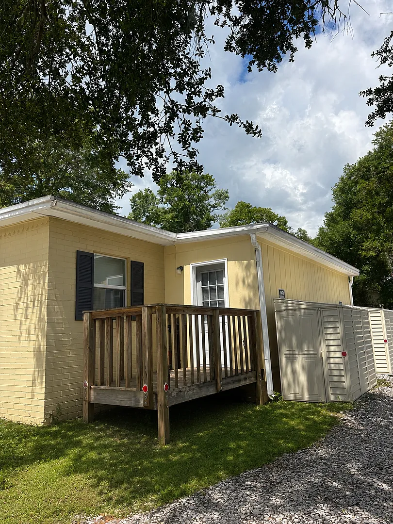 Charming 1 Bedroom Duplex in Convenient Location! — Photo 3