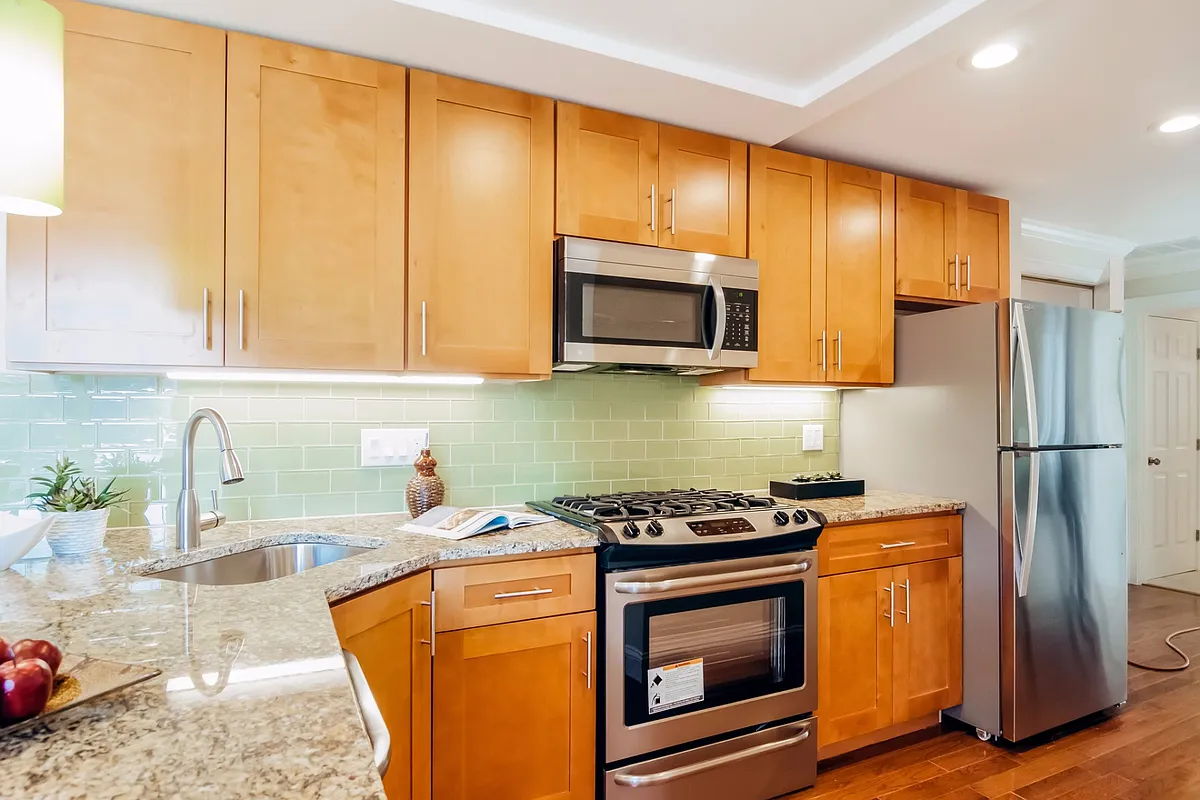 Building Photo - 108 Maverick St #1A