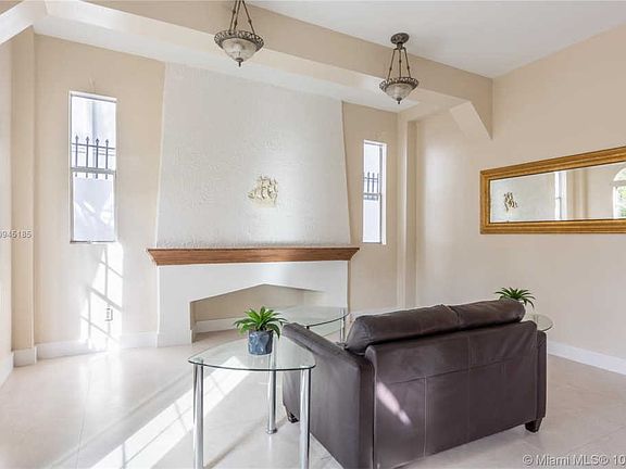 3rd image of 737 Jefferson Ave APT 104