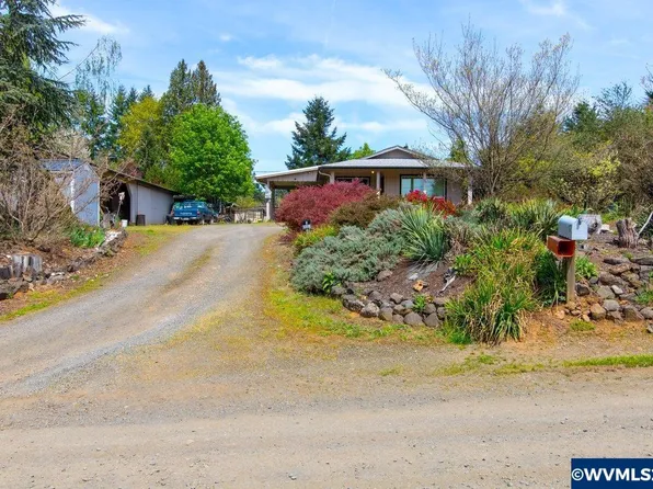 17 Forest View Ln, Falls City, OR 97344