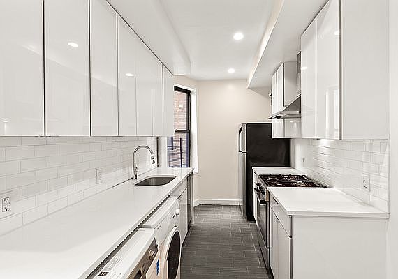 3rd image of 570 W 182nd St APT 4A