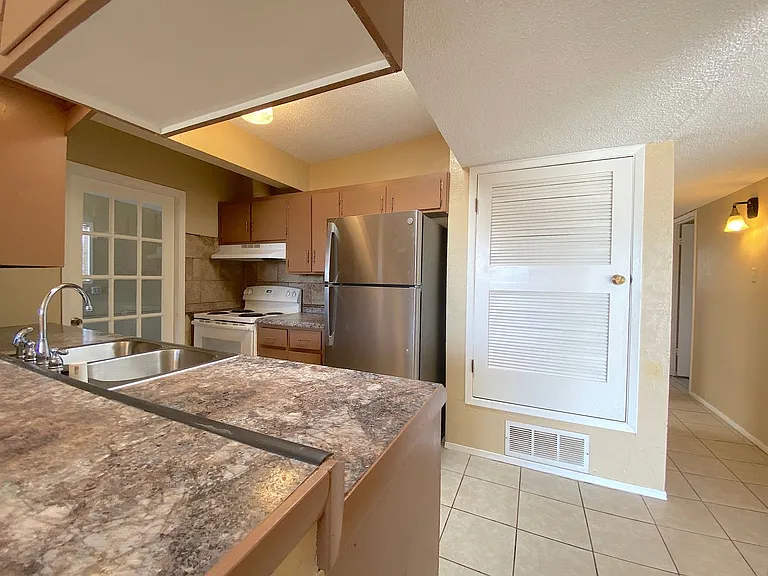 6041 Redstone Ln — Photo 9