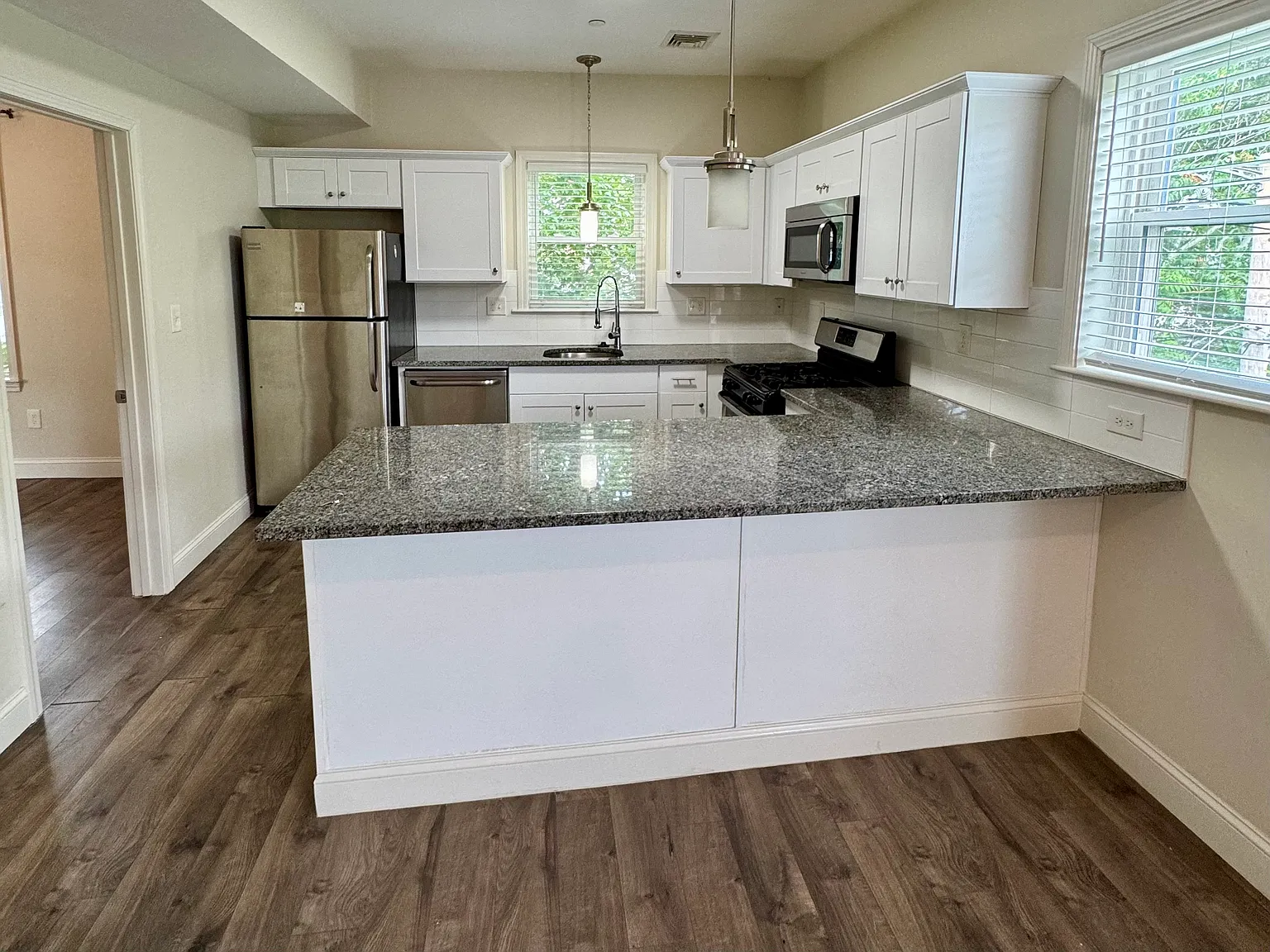 2 bed, 736 sqft, $2,350 — Photo 3