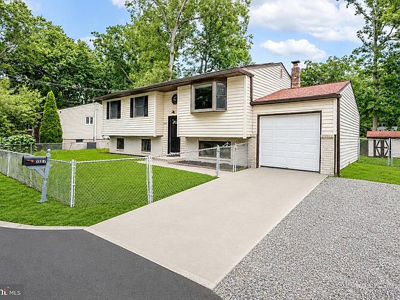 3rd image of 1332 Hunter Blvd