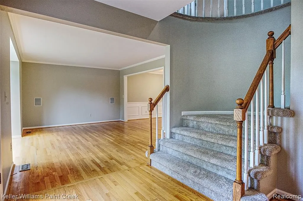 4 bed, 2.5 bath, 3206 sqft, $3,600 — Photo 3
