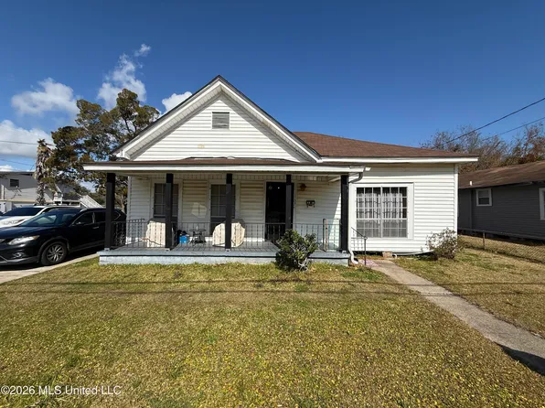 1107 Live Oak Ave, Pascagoula, MS 39567