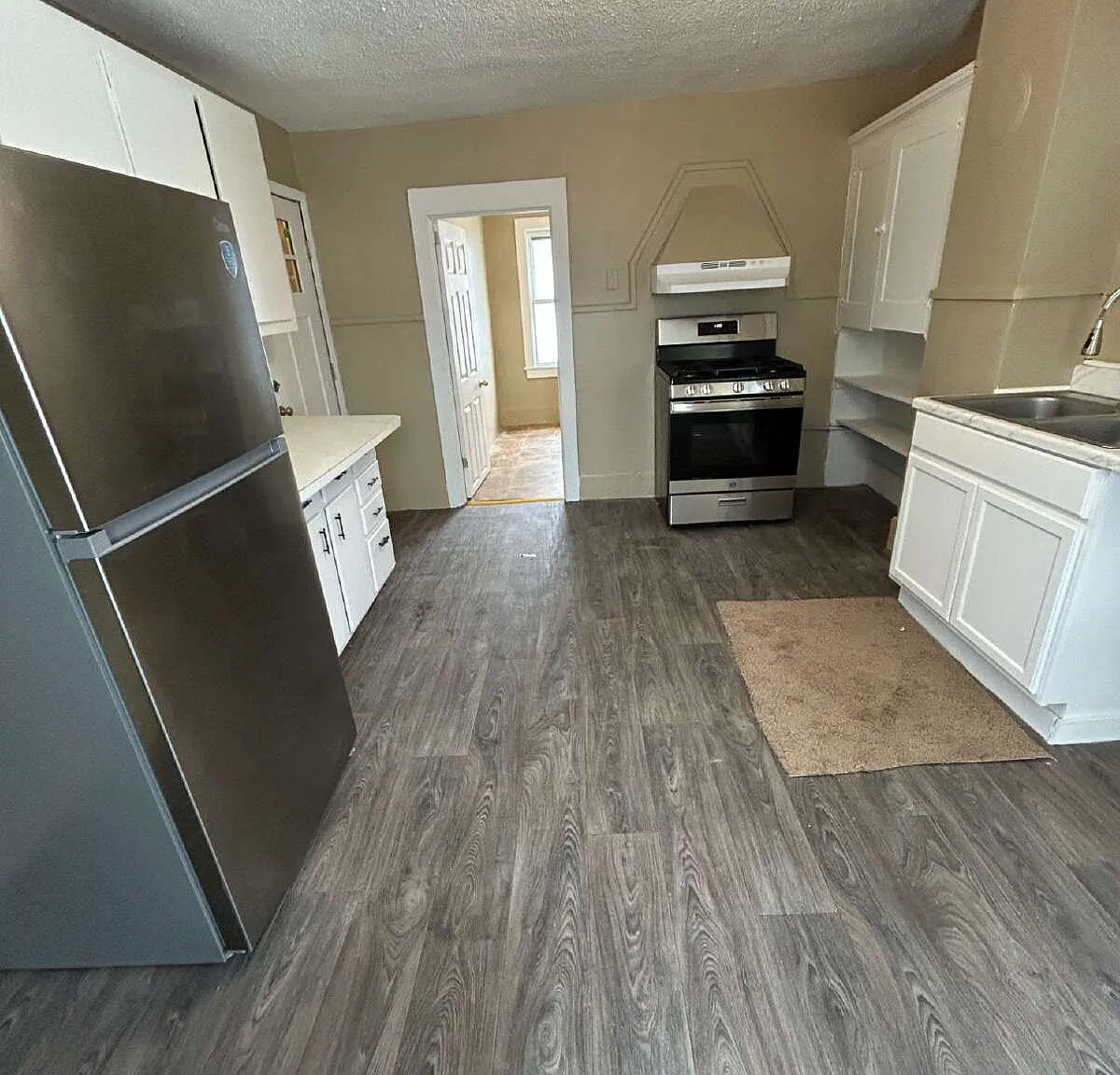 1 bed, 1.0 bath, $995 — Photo 1